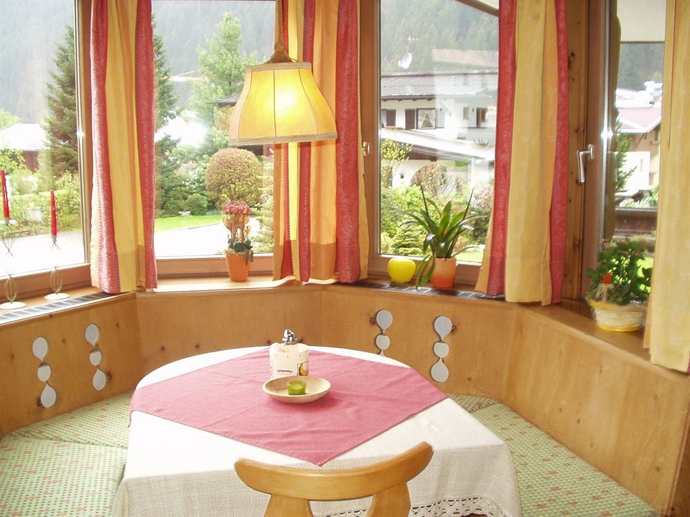 Apart Austria Mayrhofen Exteriör bild